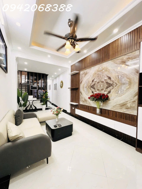 bán gấp nhà Phố Minh Khai, Mai Động, Hoàng Mai, DT 50m2, 5  tầng thang máy, full nội thất, vị trí đẹp.