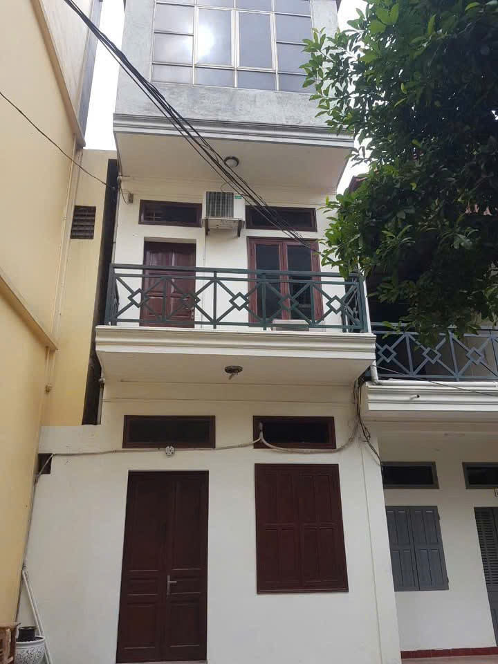 Cho thuê nhà nguyên căn ngõ Gốc Đề, 3 tầng x 40m2, 3 phòng ngủ, 7.5 Triệu/tháng