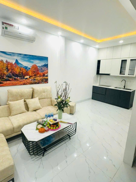 Cho thuê nhà Ngõ Hoà Bình 4 Minh Khai 5 tầng x30m2, 3PN, 12.5 Triệu