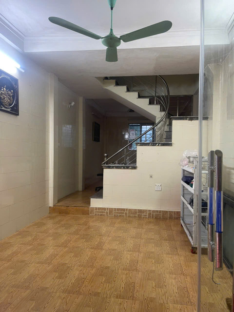 CHO THUÊ NHÀ ĐƯỜNG MINH KHAI, HAI BÀ TRƯNG, GẦN CHỢ MƠ, NHÀ ĐẸP 5 NGỦ, 15M RA Ô TÔ