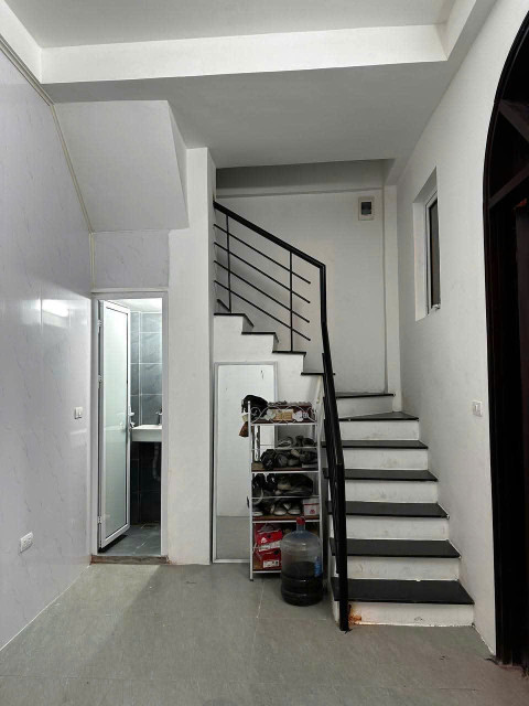 Cho thuê Nhà Đầu Phố - Gốc Đề, Phường Minh Khai, Quận Hai Bà Trưng. DT 20m x 4 tầng. giá 8tr