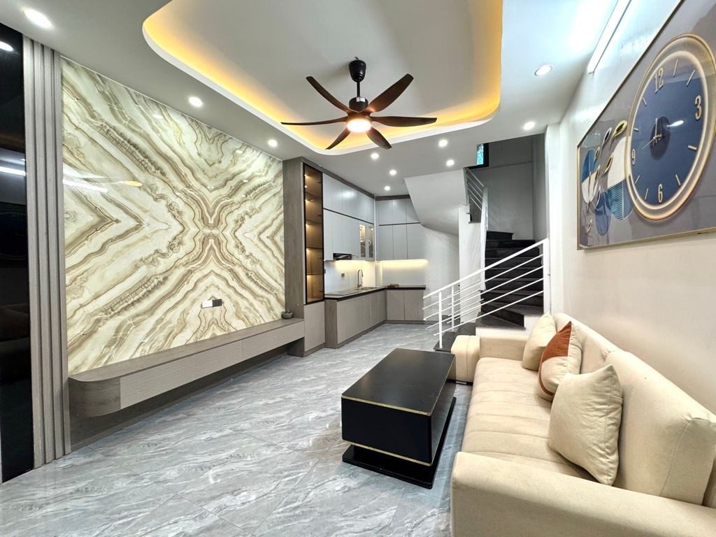 Minh Khai - 5.95 tỷ 30m2 4 tầng | full nội thất | cách oto vài bước chân | trước ra rộng thoáng