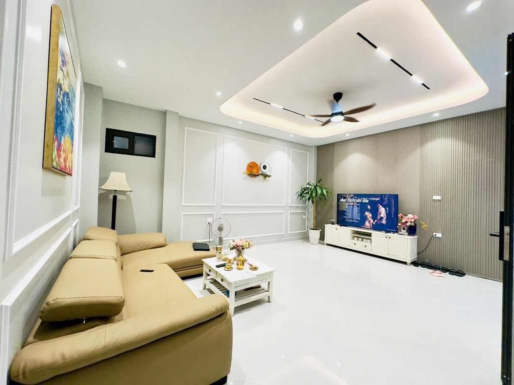 SIÊU PHẨM– NHÀ LÔ GÓC 8M MẶT PHỐ MINH KHAI – 5 TẦNG THANG MÁY – Ở NGAY 50M2 – 10 TỶ