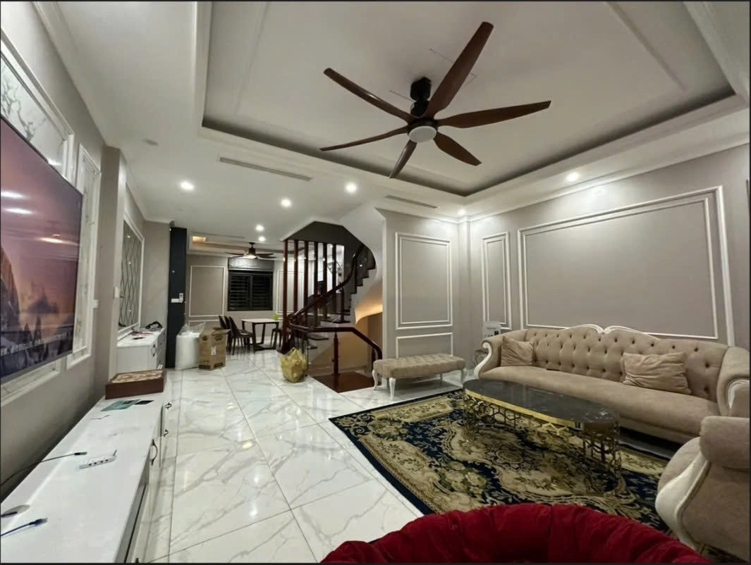 BÁN NHÀ LIỀN KỀ - KINH DOANH - ÔTÔ VÀO NHÀ - VỊ TRÍ TRUNG TÂM - ĐẲNG CẤP MỖ LAO