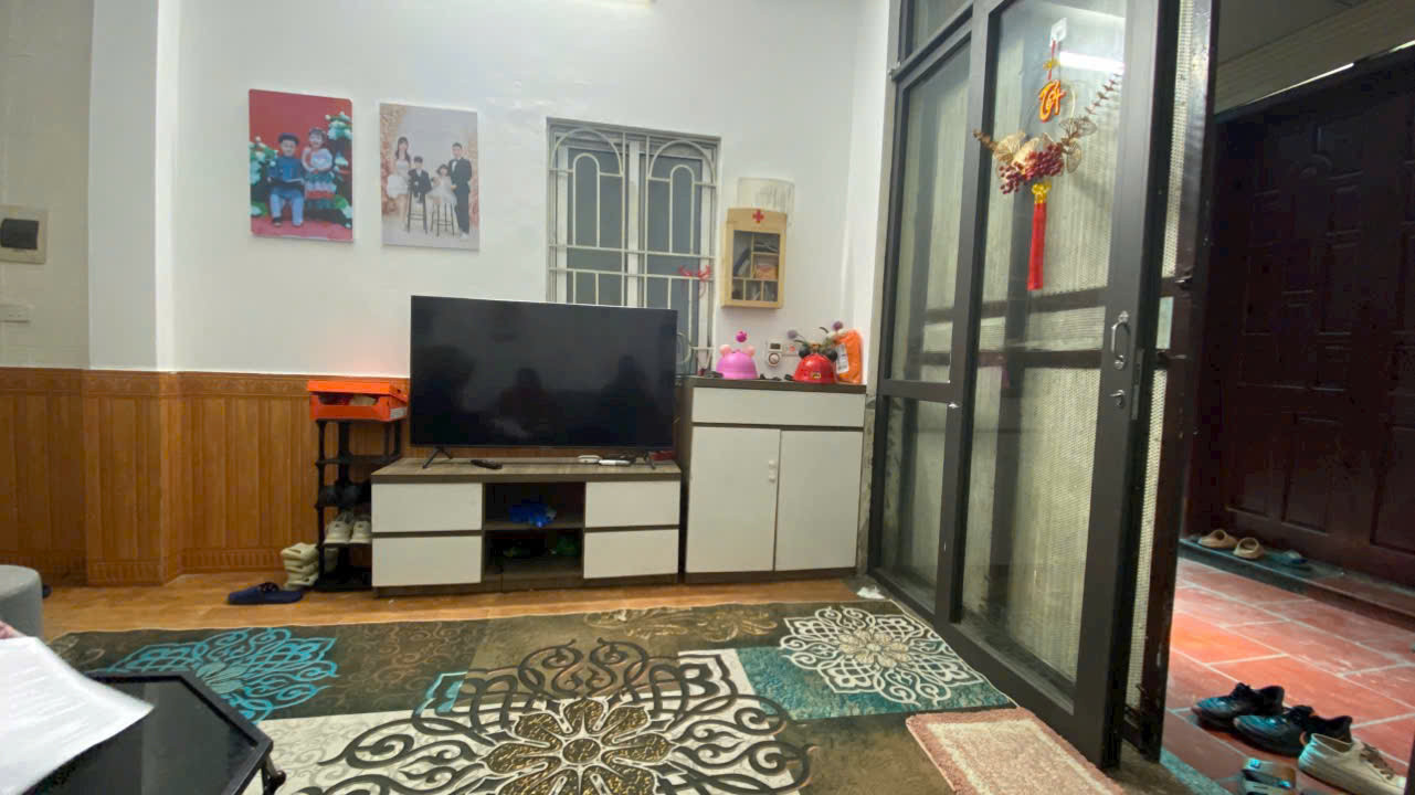 Kiếm đâu ra chỉ 2.35 tỷ nhà 4 tầng, 4 ngủ đủ công năng, Cầu Bươu Thanh Trì, lô góc.