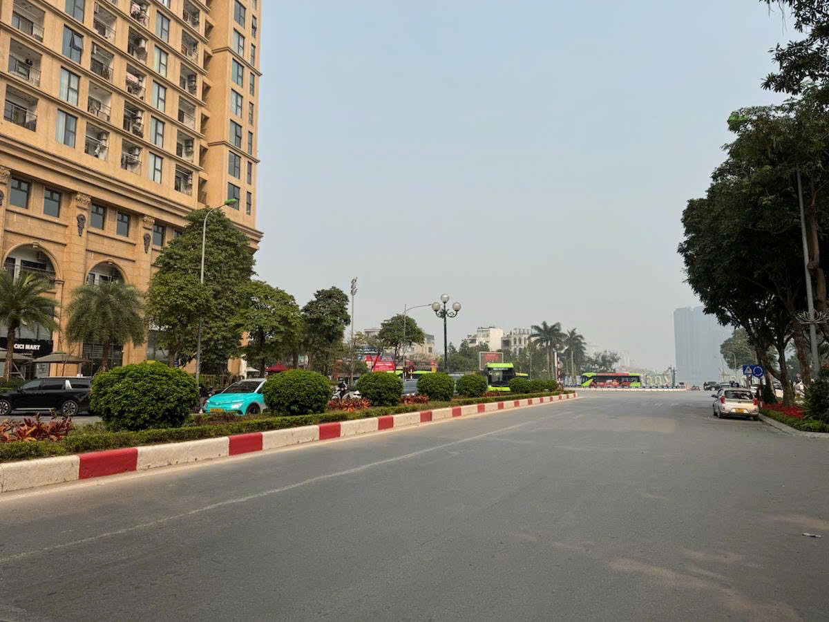 Bán nhà vị trí đắc địa hai mặt phố và mặt ngõ Nguyễn Hoàng Tôn