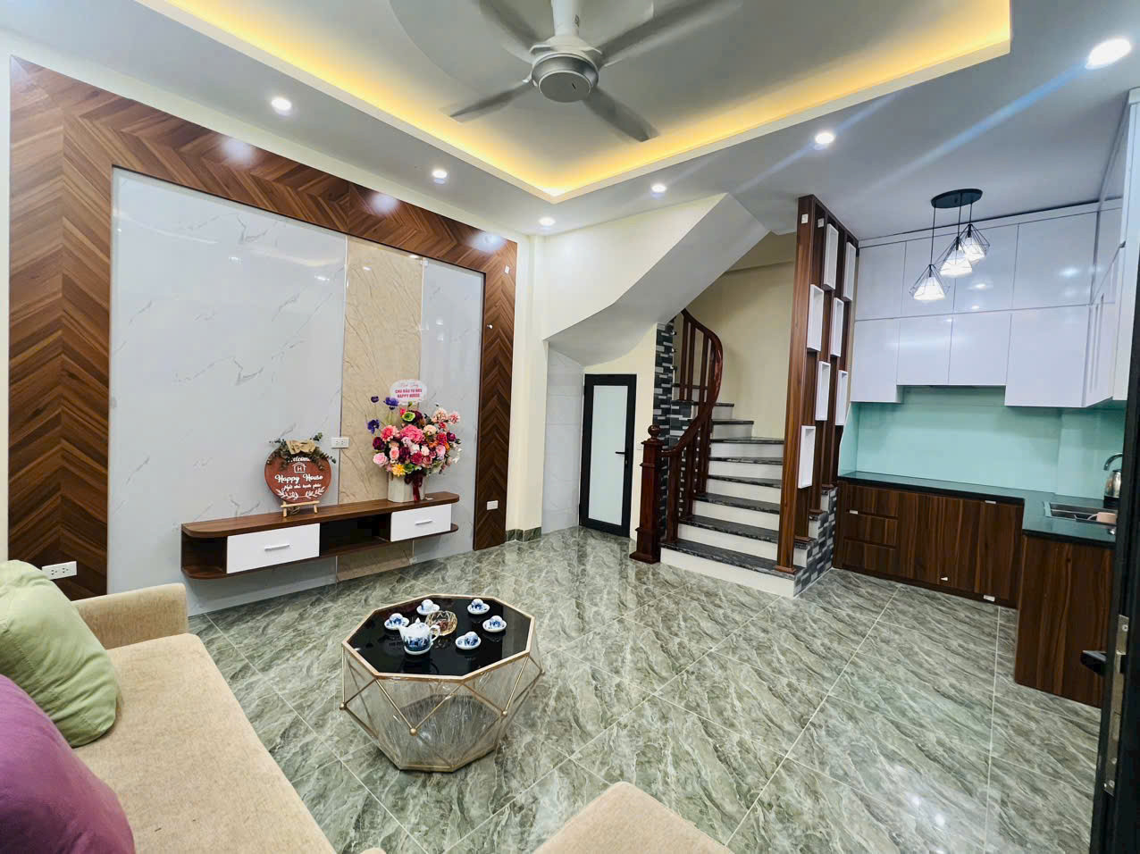 Cho thuê nhà nguyên căn 5 tầng tại ngõ 193 Nam Dư, Lĩnh Nam, Hoàng Mai ( Miễn QC )