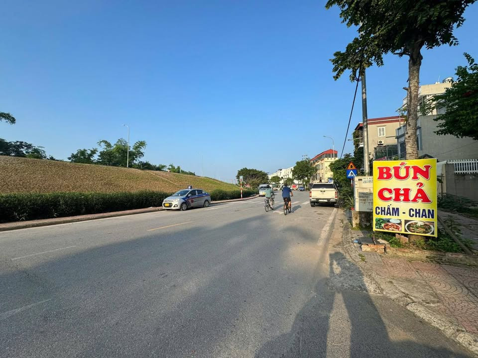 BÁN ĐẤT Ở THỔ CƯ 40M2 - VỊ TRÍ VÀNG NAM ĐUÔNG, THƯỢNG THANH, LONG BIÊN - GIÁ 5.4 TỶ - SỔ ĐỎ CHÍNH CHỦ