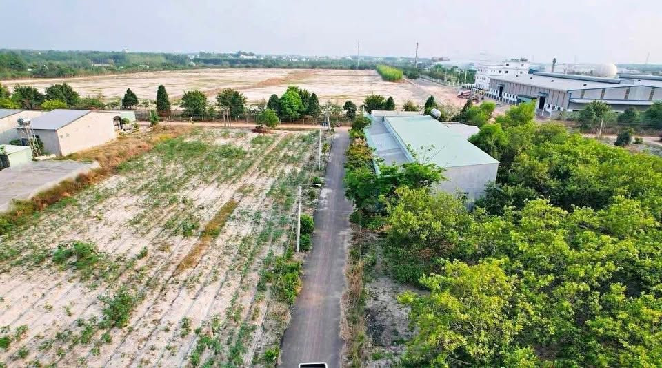 BÁN 5 SỔ (26.72X50=1.279m2) sát CHỢ SẦM UẤT NHẤT CHƠN THÀNH,KCN BECAMEX giá 175