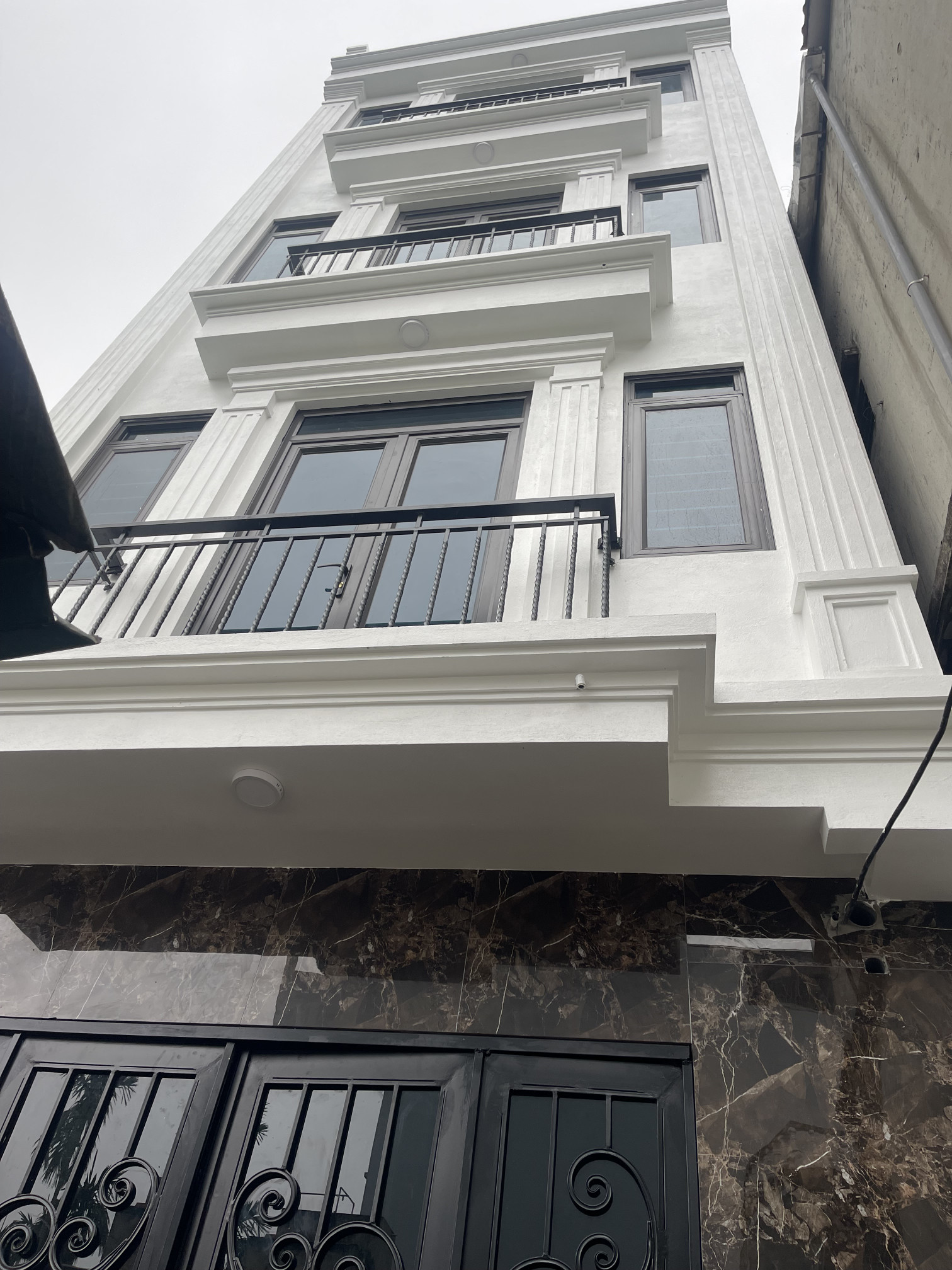 Nhà 5 tầng - ngõ oto - quang trung hà đông . Giá đầu tư