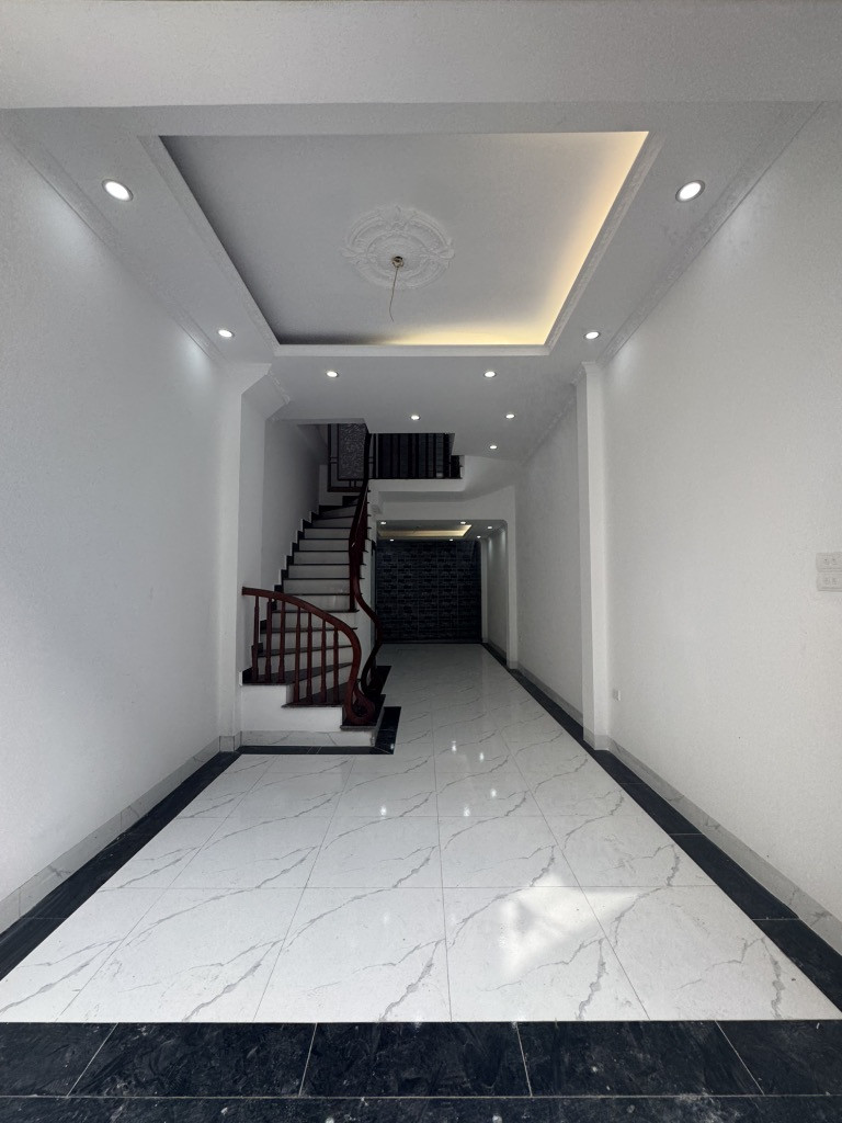 Bán nhà: Ngọc Hồi, Cách bến xe Nước Ngầm 1km, 38m2, 4 tầng, ngõ trước nhà 3m: Gía 5.1 tỷ
