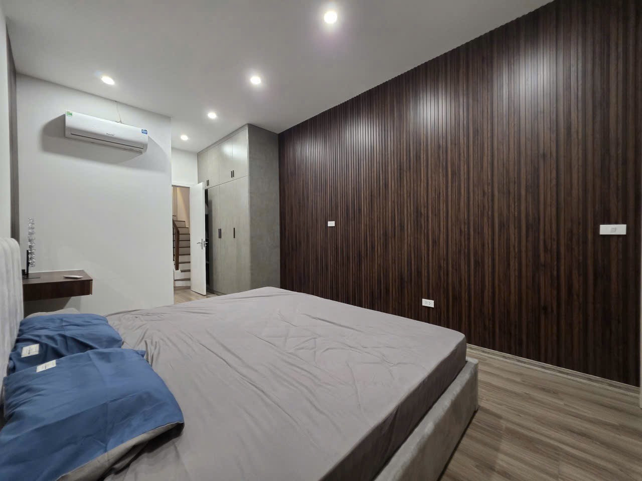 Bán nhà Nghi Tàm 32/35 T1m² ngang 3.32m giá 10.96 tỷ Phường Hồng Hà (LH: Zalo 0862299066)