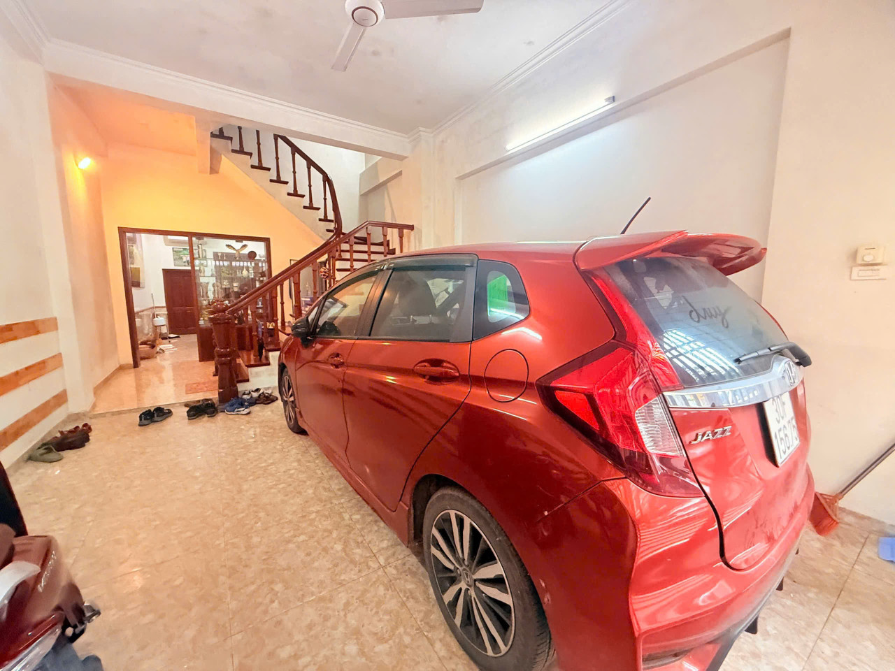 Hiếm – Nhà phân lô ô tô đỗ cửa, ra mặt phố, 61m² vuông vắn x 5 tầng, Nghĩa Đô, Cầu Giấy!