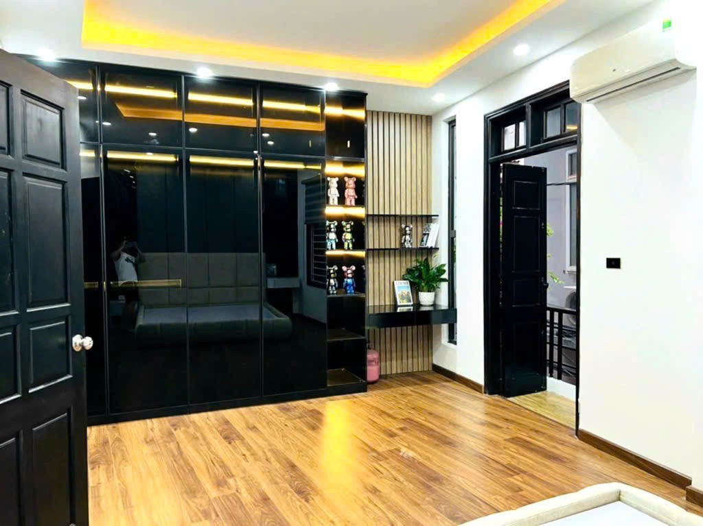 Đẳng cấp phố Vũ Trọng Phụng 38m, 6T thang máy, ở vip, 3 bước ra phố, 9.9 tỷ.