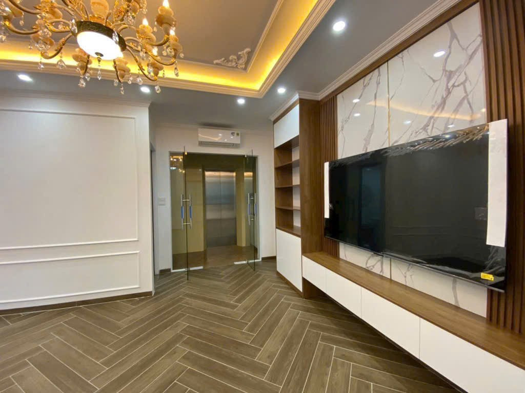 ĐẶC BIỆT HIẾM PHỐ VŨ TRỌNG PHỤNG 6T THANG MÁY, BA BƯỚC RA PHỐ, GẦN CHỢ THUỐC HAPULICO, GIÁ CHỈ 9.8 TỶ.