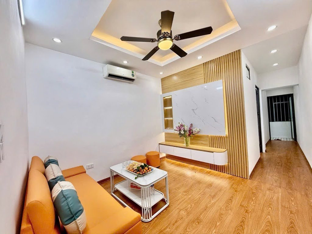 LIỀN KỀ TRUNG TÂM
NHÀ ĐẸP THÁI THỊNH, ĐỐNG ĐA, 50M2, 2PN, 2WC, GIÁ HỜI 3 TỶ, SỔ ĐỎ NGAY
