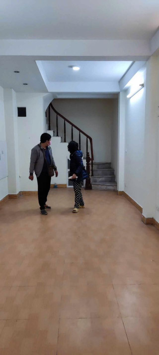 Cho thuê nhà ngõ 67 Thái Thịnh, 36m2 x 3 tầng, 2 ngủ, 2 WC - ở gia đình kết hợp Kinh doanh