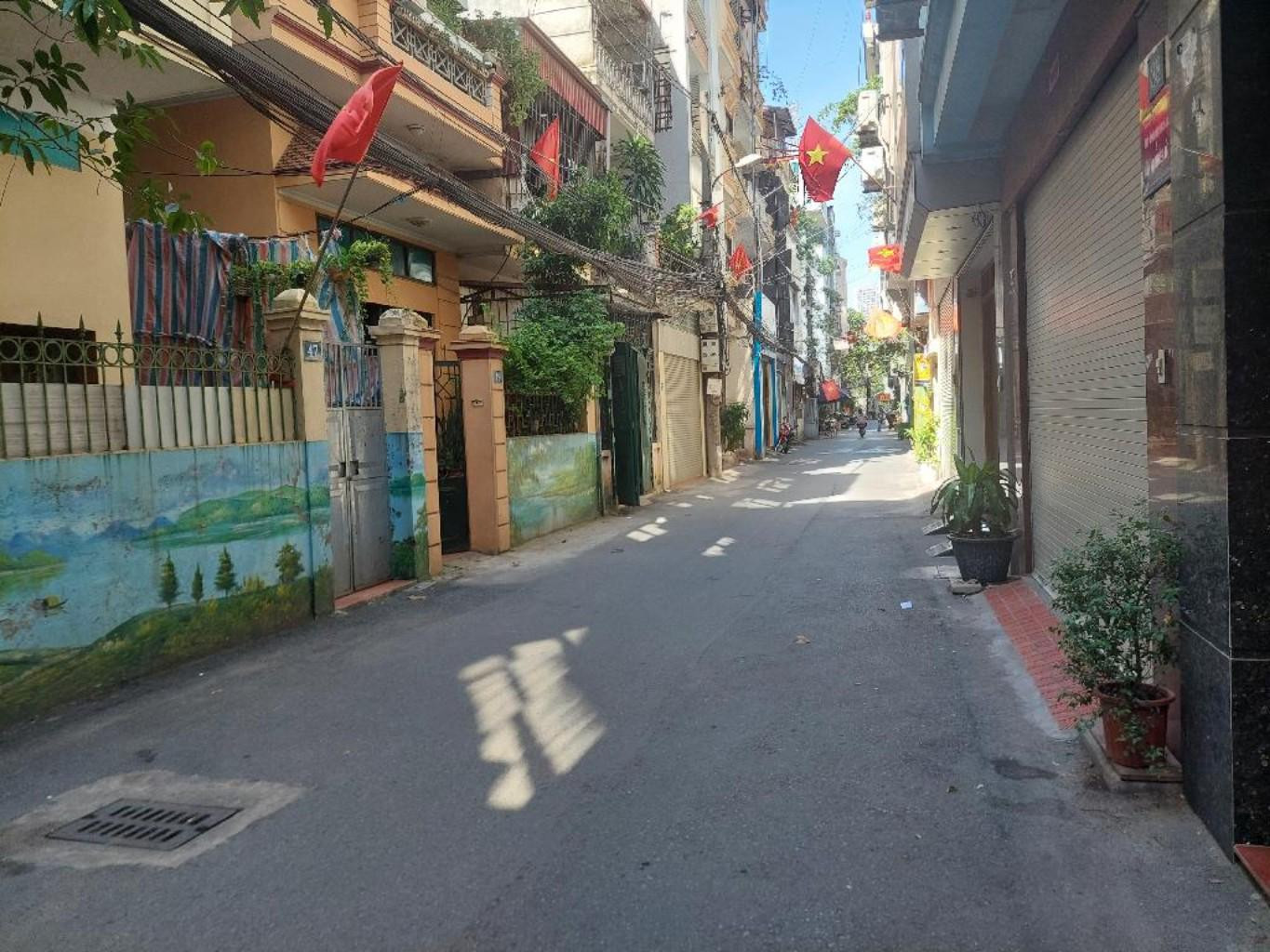 Bán Nhà Phố Vũ Hữu - 2 Mặt Thoáng, Sổ Đỏ Sẵn, Giá Tốt Cho Nhà Đầu Tư