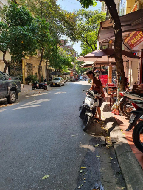 Bán nhà mặt ngõ Vũ Hữu, ô tô tải, kinh doanh, nhỉnh 11 tỷ