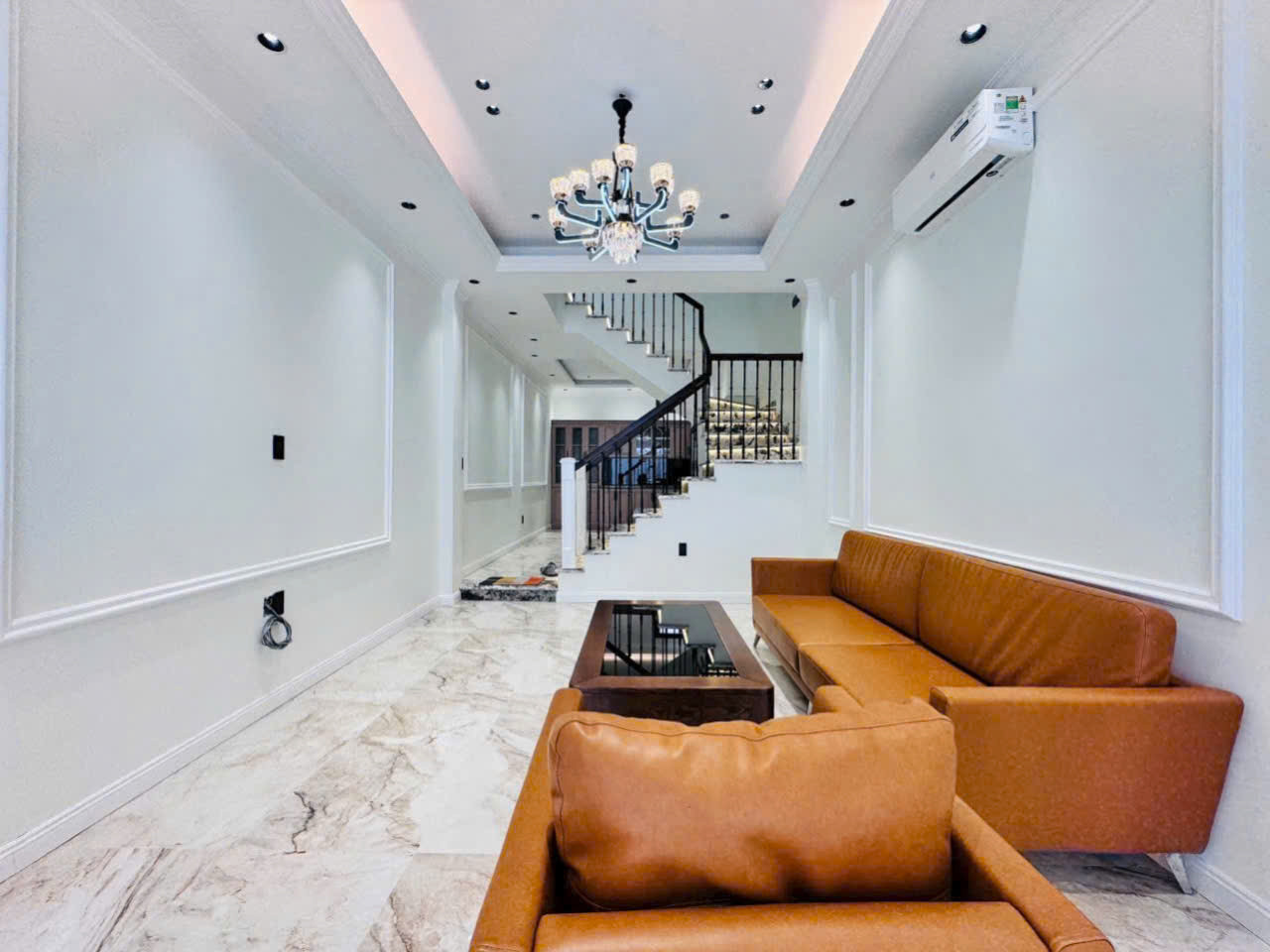 Nhà đầu ngõ sát mặt đường Thiên Lôi, 56m 3 tầng, độc lập, ô.tô đỗ cửa, Giá 4.4 tỉ