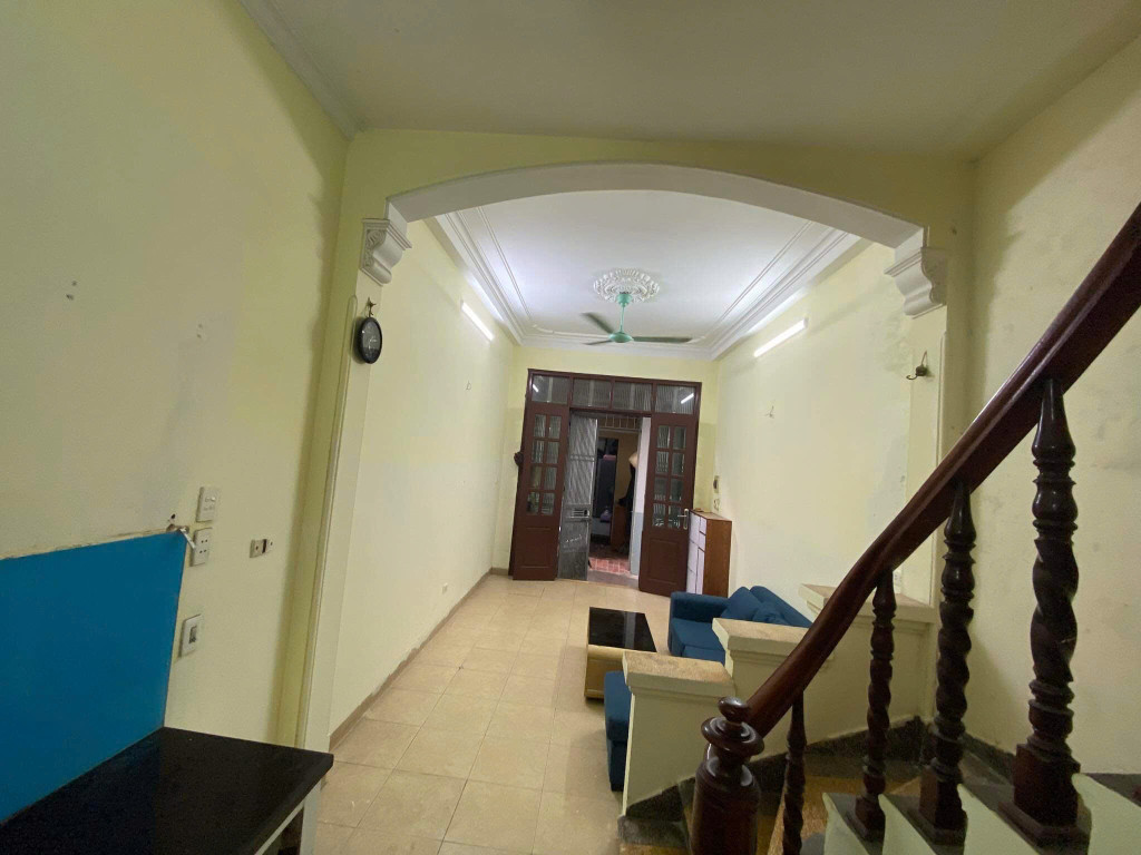 Cho thuê nhà nguyên căn ngõ 327 Trần Đại Nghĩa, 4 tầng, 30m2, 2 ngủ, chỉ 9tr - Full nội thất