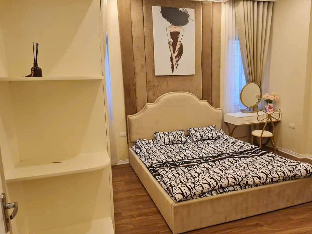 Cực Sốc - Mặt Tiền Kinh Doanh. Mặt Phố Quán Thánh Ba Đình 
45  m2 x 1 Tầng - Giá 
36 Tỷ Có Thương Lượng