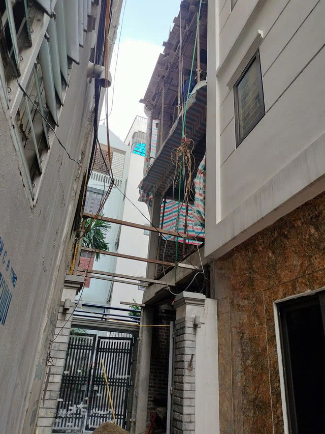 NHÀ MỚI ĐẸP Ô TÔ ĐỖ CỔNG TẶNG NỘI THẤT Ngô Gia Tự 30m2 X 4 Tầng mặt tiền 5m, 5.8 tỷ Long Biên.