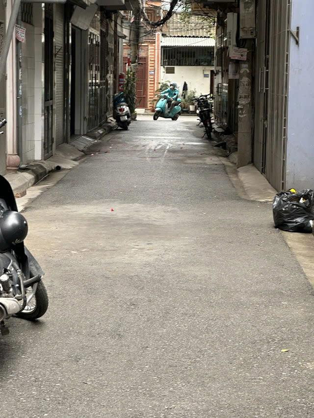 BÁN ĐẤT TẶNG NHÀ NGÔ GIA TỰ dtich 50m,Mtien 4m,Ngõ ôtô thông,ôtô vào đất,giá 8.x tỷ