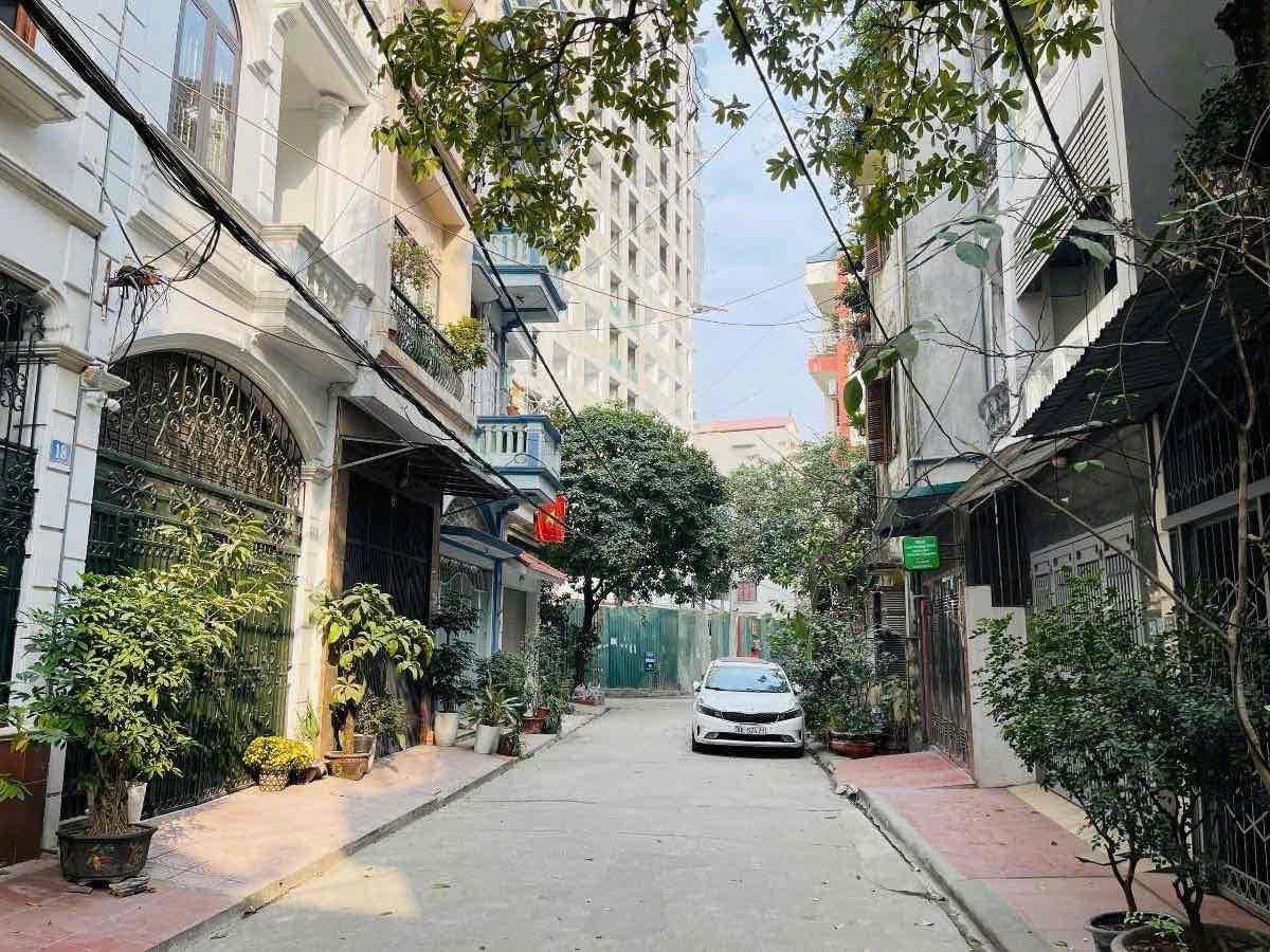 SIÊU PHẨM CẦU GIẤY - Ô TÔ ĐỖ CỬA NHỈNH 7 TỶ 40M