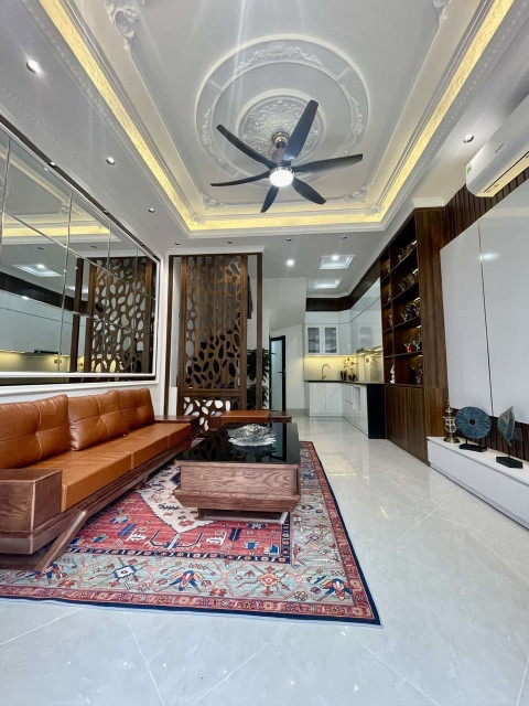 Nhà Nguyễn Lương Bằng - Đống Đa, 5 tầng mới đẹp ở ngay, nhỉnh 7 tỷ.