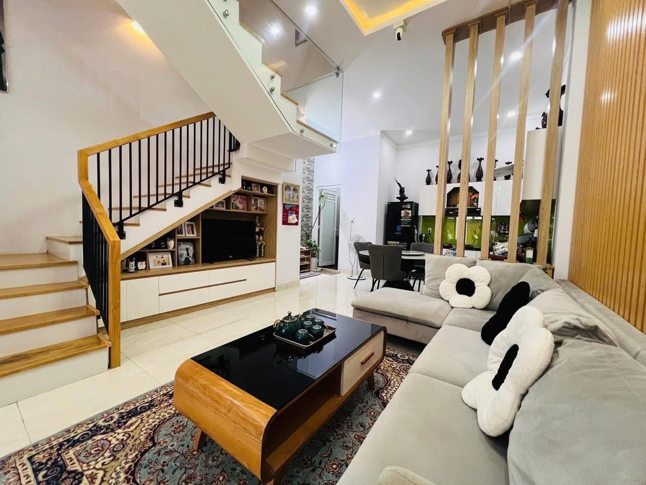 **Bán nhà mặt tiền 60 đường Ngô Bệ, phường 13, Tân Bình; (4*20) - 10 tỷ
