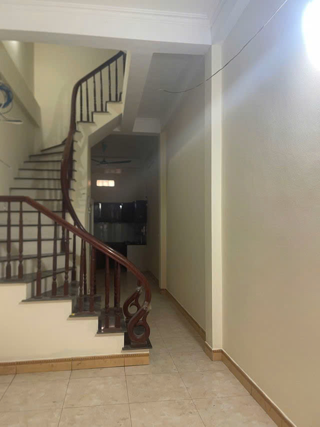 Bán nhà Ỷ La 37mx4 tầng, nhà đẹp, ô tô qua nhà 4.8 tỷ.