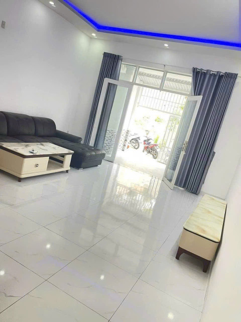 Căn này là một lựa chọn hợp lý, đặc biệt trong thị trường hiện tại khi giá nhà đang neo cao, khan hiếm hàng ..!