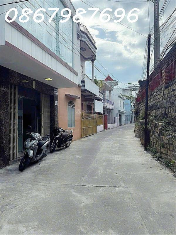 HIẾM! Bán Nhà Phố Nha Trang, Ô Tô Đỗ Cửa, Giá Chỉ 2 Tỷ 850 Triệu - Gần Tháp Bà Ponagar