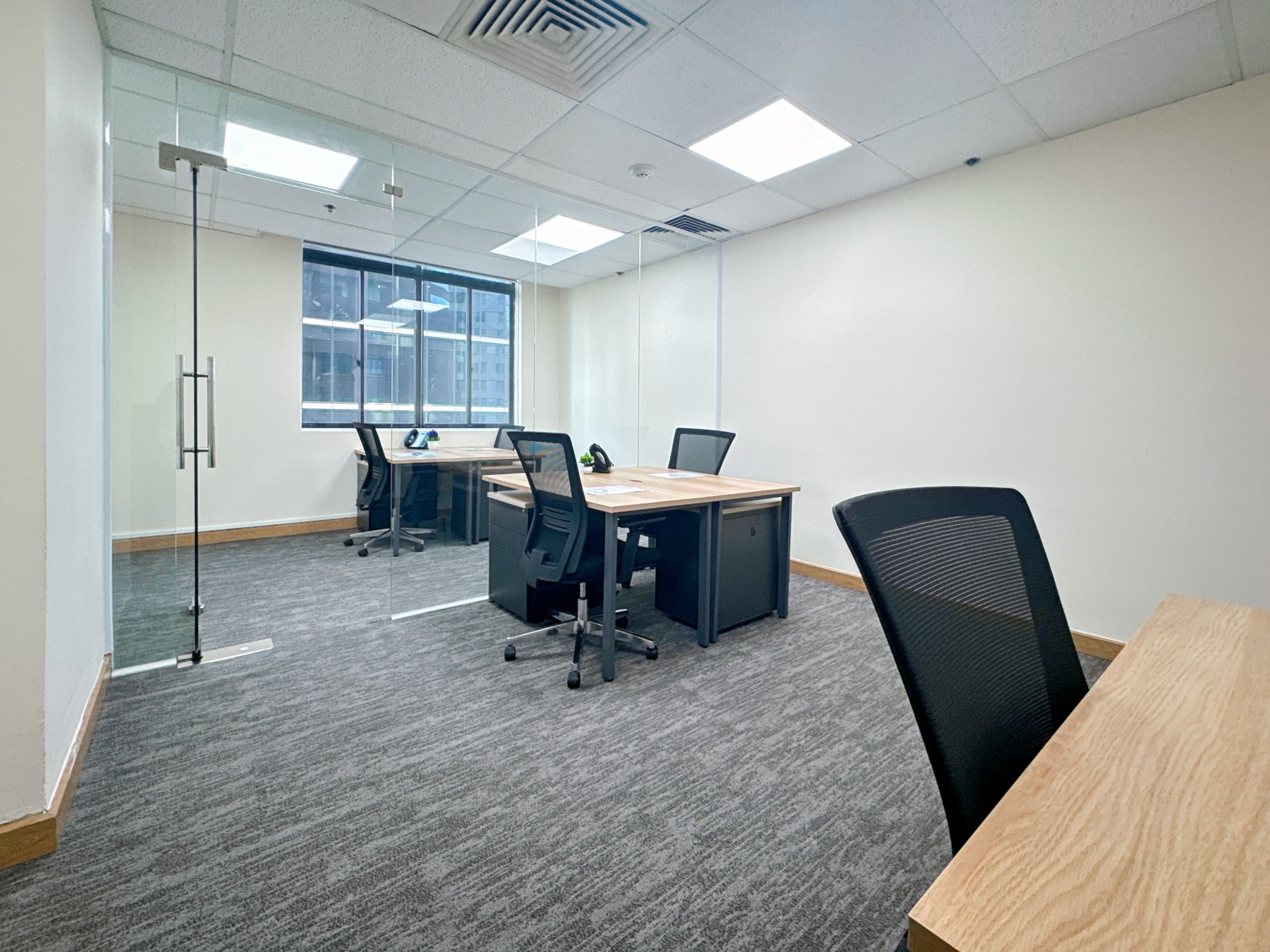 Sử dụng không gian làm việc chung không giới hạn tại Regus Me Linh Point Tower