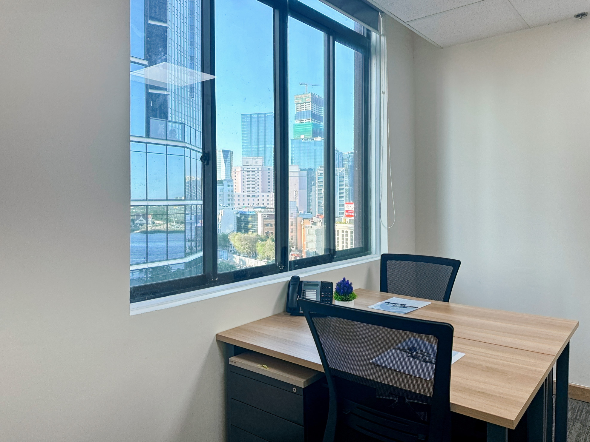 Không gian văn phòng riêng dành cho 3 người tại Regus Me Linh Point Tower