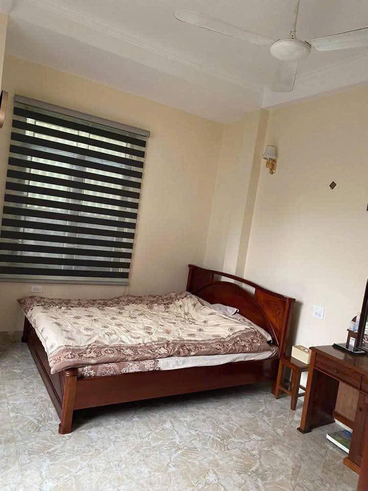 Cho thuê nhà Mặt Phố Ngô Gia Khảm Hà Đông, 5 tầng x 30m2, 3 ngủ, 4 WC, 12 triệu