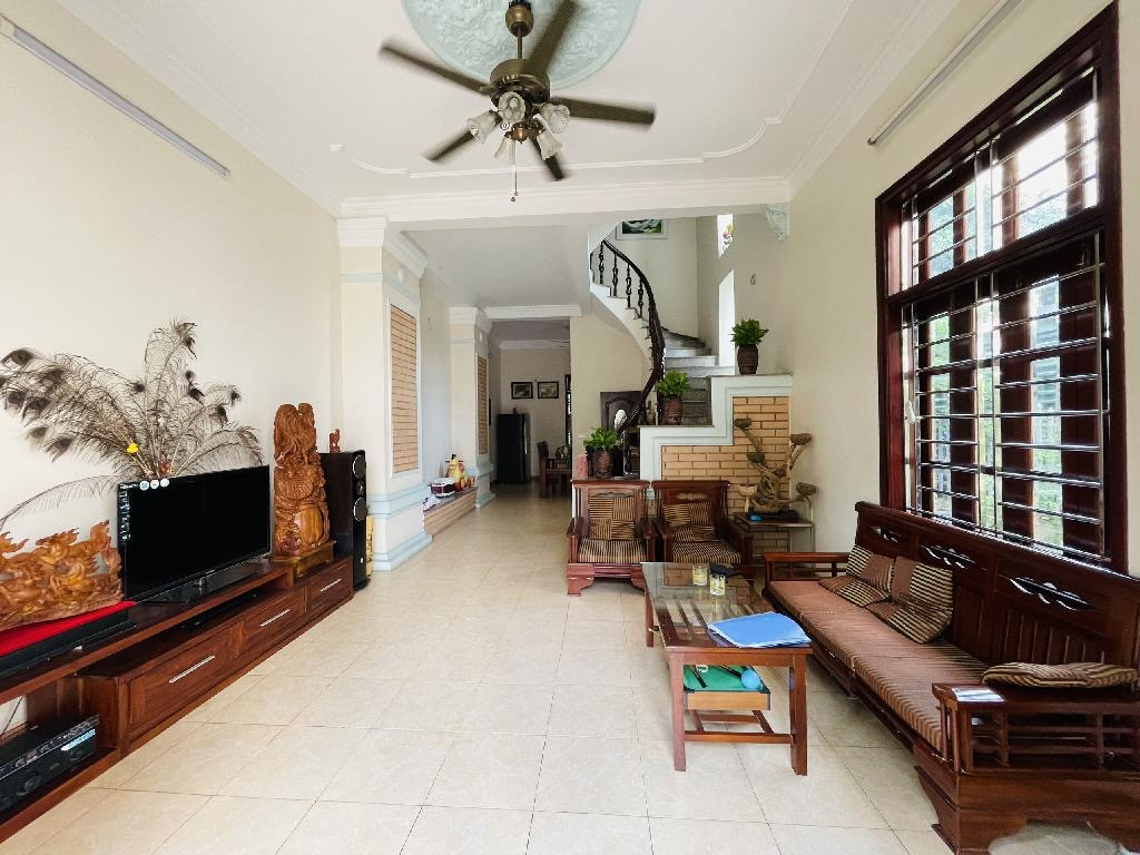 Biệt thự sân vườn – lô góc – 2 măt thoáng – Ngô Gia Tự - Long biên. 290m2, MT 7,3m.