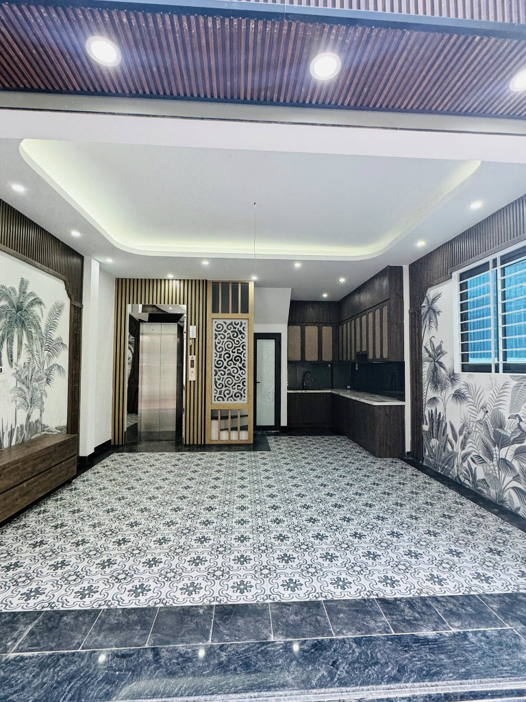 Gấp. Bán Nhanh Nhà Phố Ngô Gia Tự 40m2 6T Thang Máy, Ô Tô Vào Nhà, Lô Góc 8.X Tỷ
