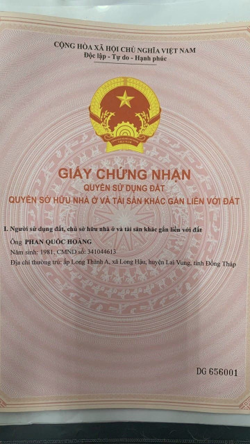 nhà mới xây dán gạch mới