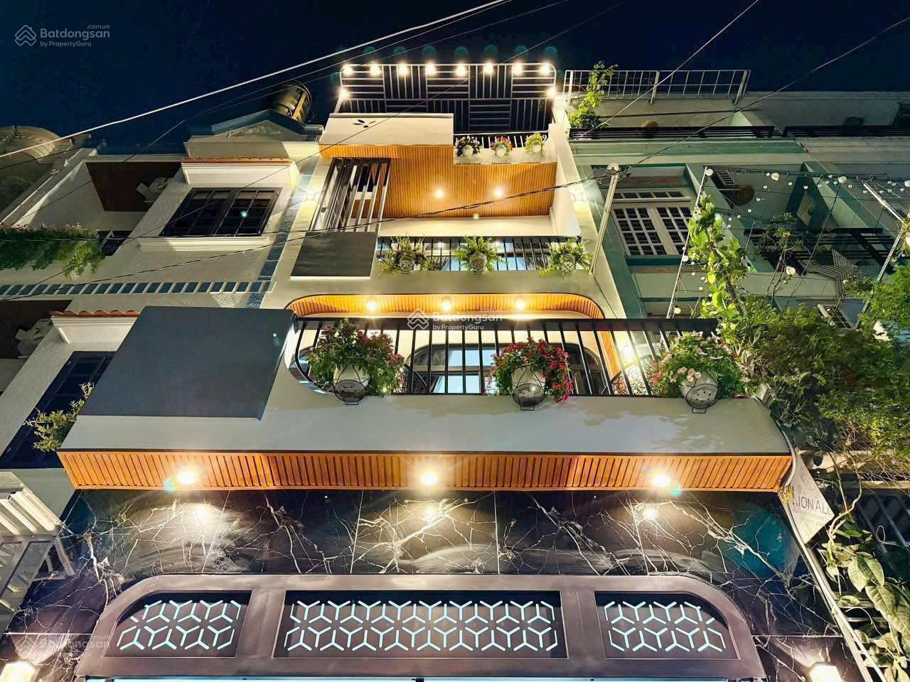 Bán gấp nhà ngay Ngô Quyền, P. 8, Quận 10, 64.5m2, 3tỷ390tr, đang cho thuê 19tr/th, sổ hồng riêng