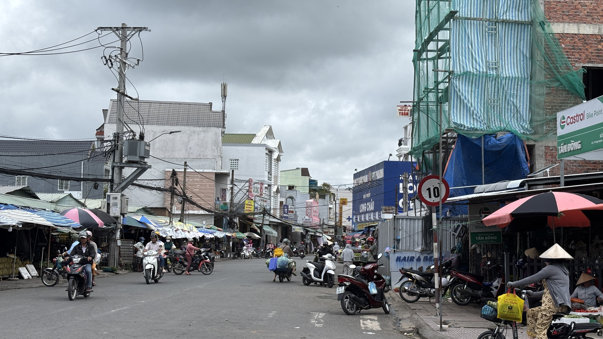 NHÀ GÓC MẶT TIỀN ĐƯỜNG NGÔ QUYỀN, TRỤC CHÍNH CHỢ CÁI VỒN, VĨNH LONG