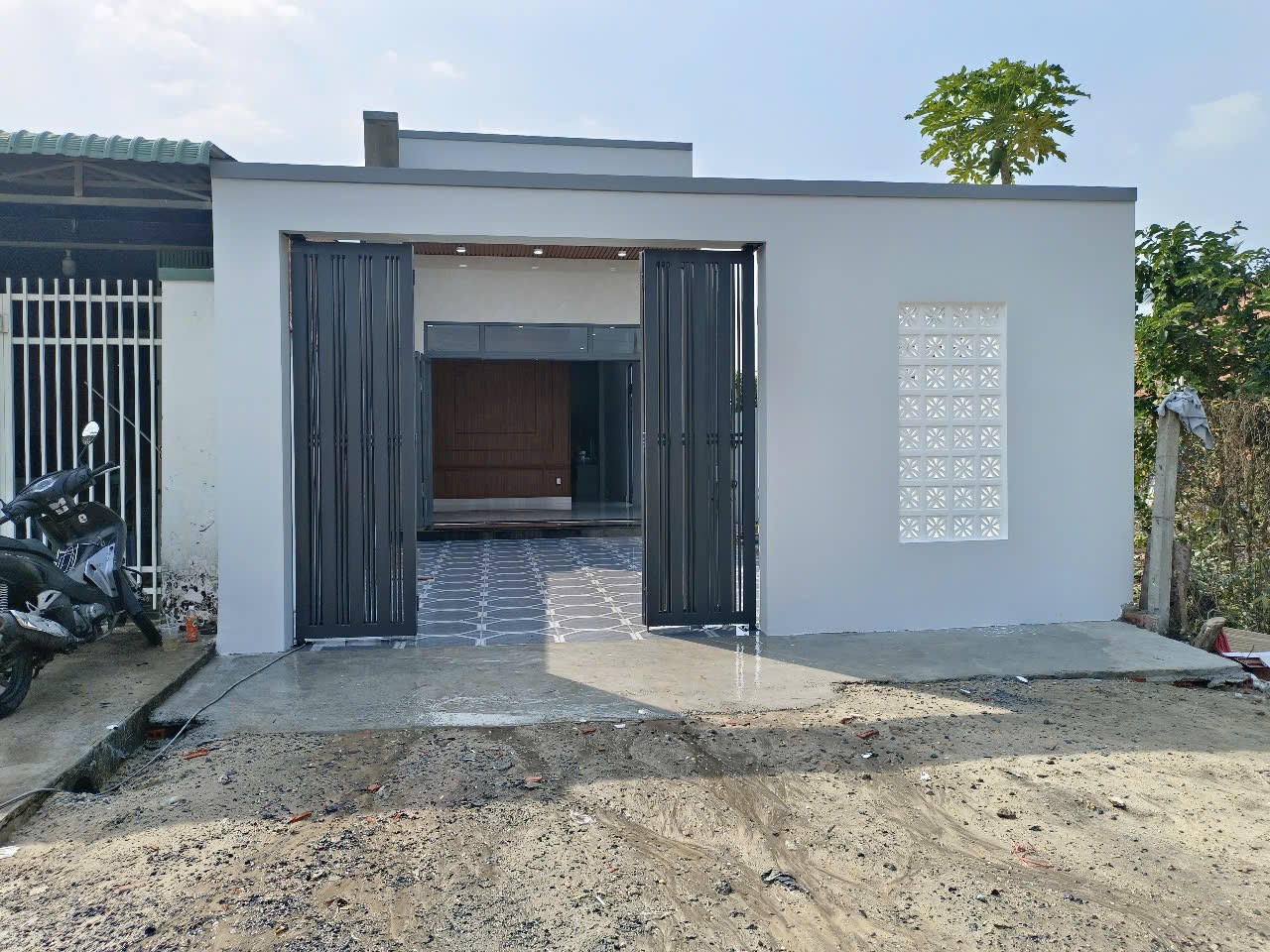 Bán nhà mới xây dựng đã hoàn công