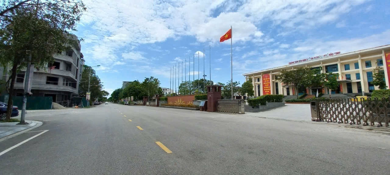 Bán 92.5m đất. Nhìn trung tâm thể thao. Mặt đường ngô sỹ liên 22m. Phường kinh bắc bắc ninh