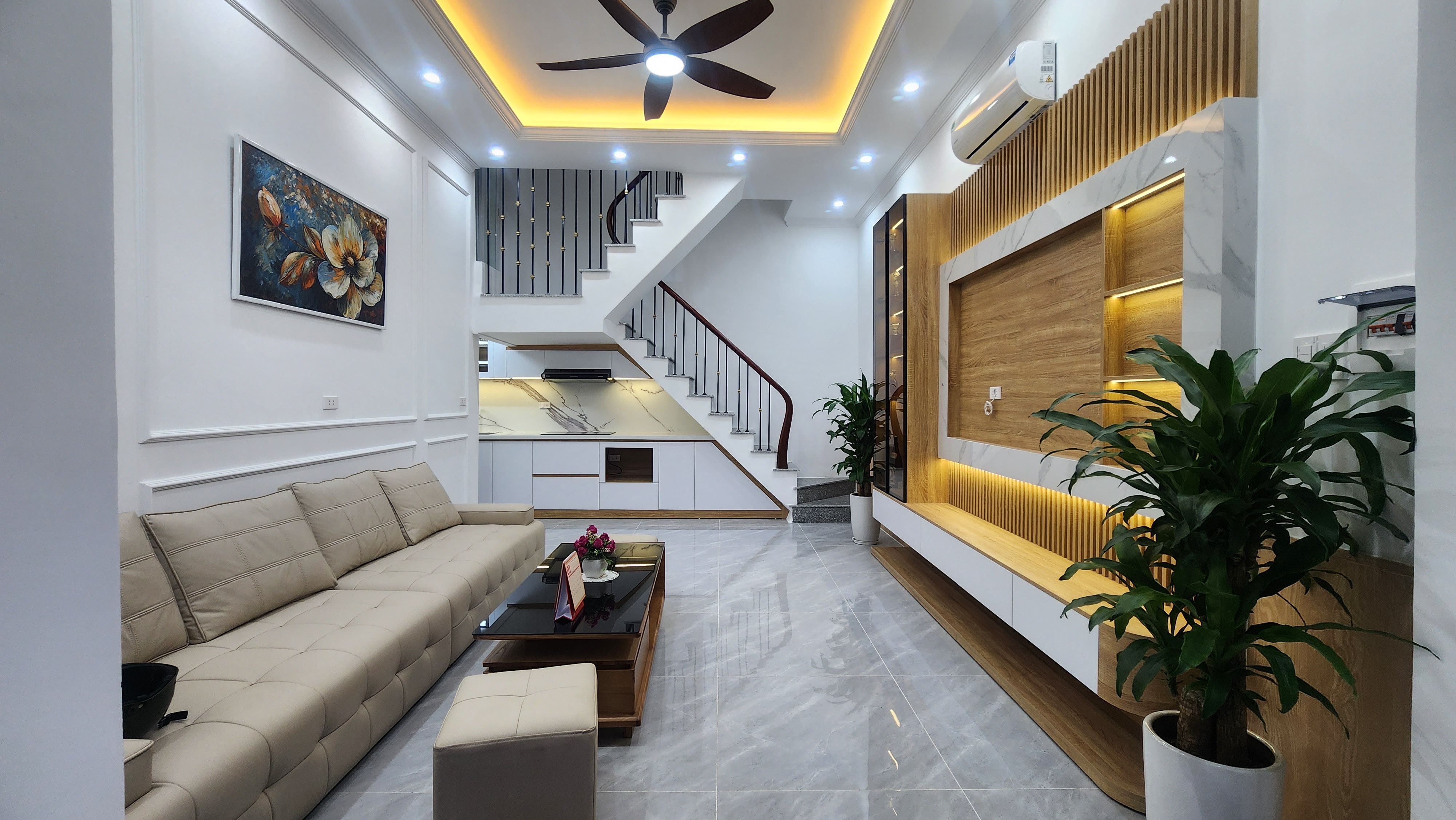 BÁN NHÀ TÔN ĐỨC THẮNG, 3 THOÁNG, MT4.2M, 15M RA OTO TRÁNH, 34M, 8.8 TỶ