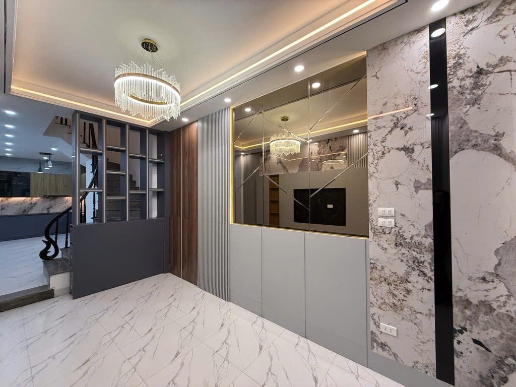 NHÀ ĐẸP THỊNH QUANG - CỰC GẦN PHỐ - NGÕ THÔNG - TIỆN ÍCH BẠT NGÀN - THOÁNG TRƯỚC SAU
🏡 DT 40m2 x chỉ nhỉnh 7ty