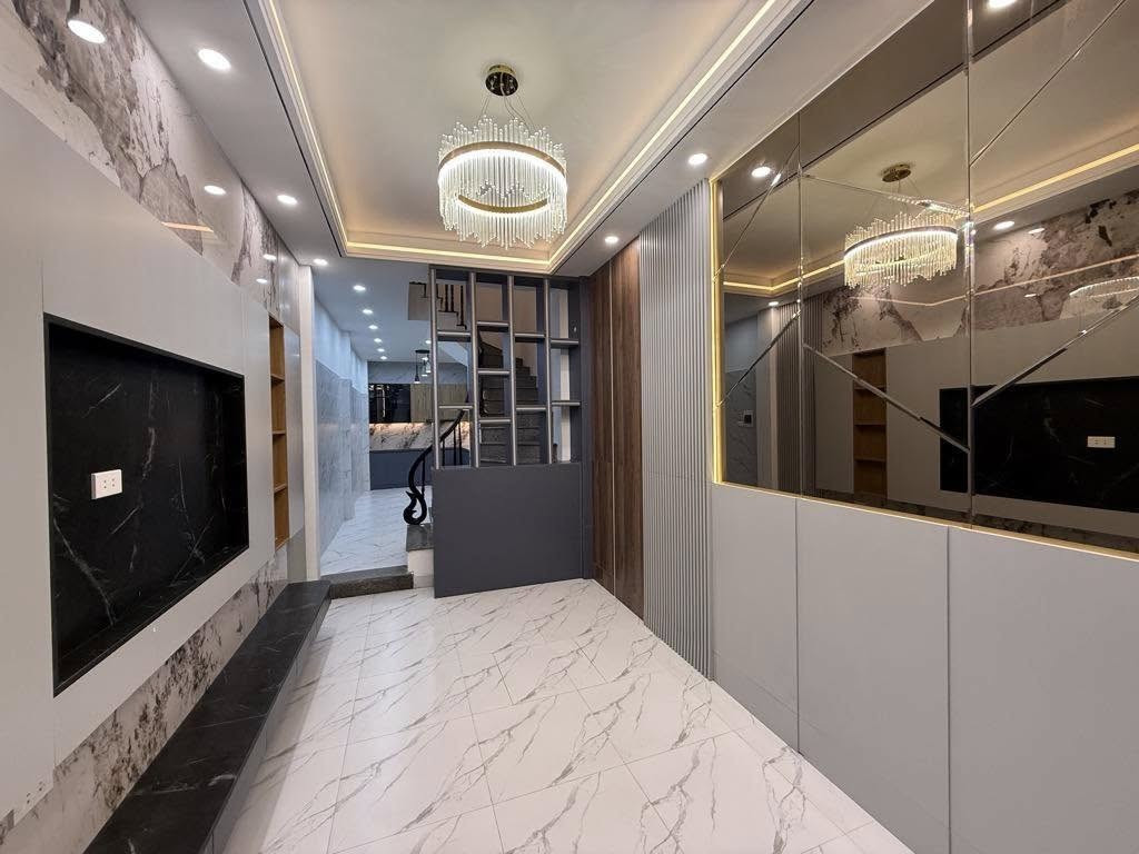 🌹BÁN NHÀ THỊNH QUANH - ĐỐNG ĐA 🌹
DT 37/40m2, 4 Tầng,Thoáng trước sau, trước nhà rộng 2,5m, gần phố, 4 ngủ, dân xây chắc chắn. Thiết kế đẹp, full nội thất. GIÁ 7,4 Tỷ