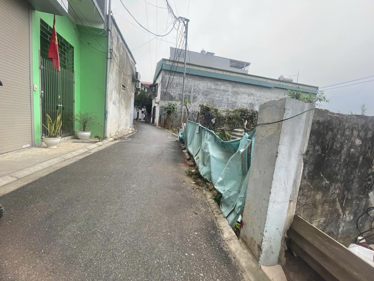 Bán đất Ngô Xuân Quảng,trung tâm Trâu Quỳ,57m2 vuông vắn oto đỗ,thoáng trước sau.