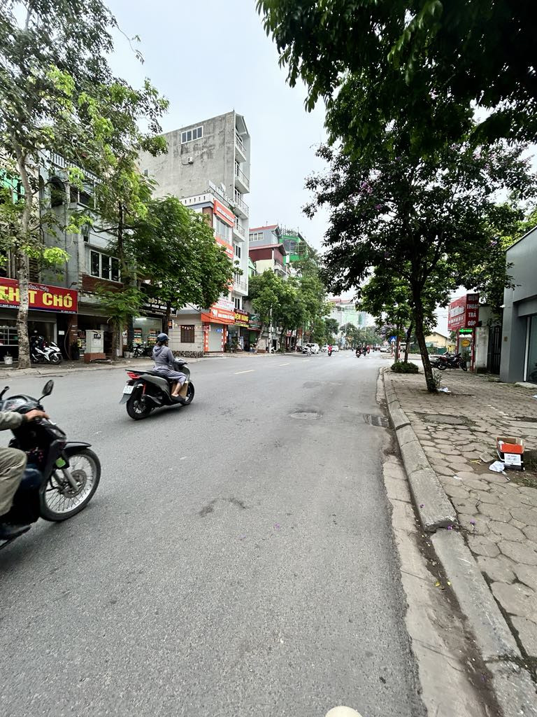 Bán nhà 2 tầng mặt phố Ngô Xuân Quảng,Trâu Quỳ 68m2 đang kinh doanh ổn định 18tr