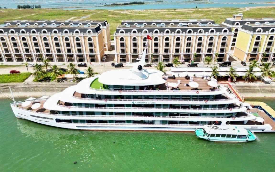 Cần bán nhanh lô đất Khách sạn view 360 độ ôm trọn Vịnh Hạ Long